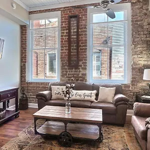 broughton-hideaway.top-hotels-in-savannah.com/